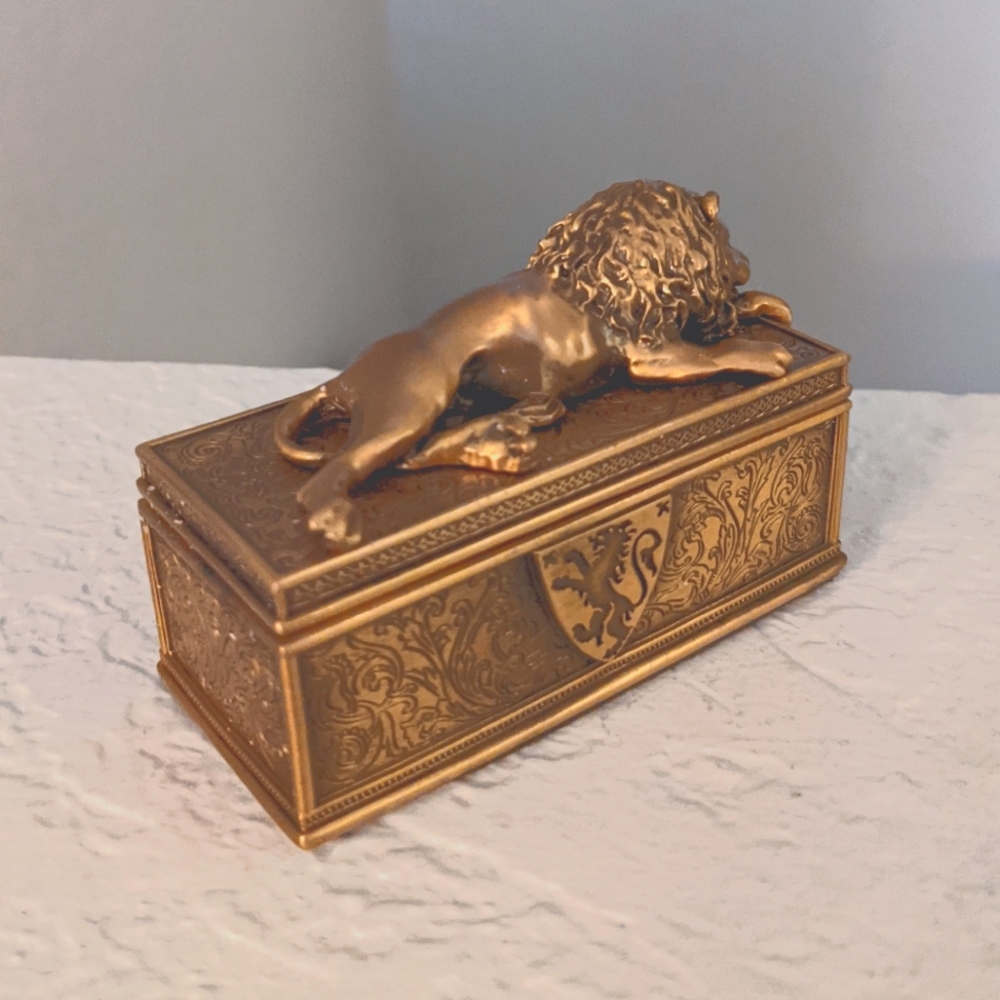 Limited edition Edgar Berebi brass lion trinket box signed on inside lid